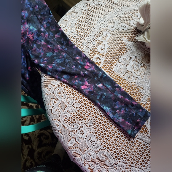 NWOT hit! Floral high waist Avia work out leggings - Picture 5 of 14